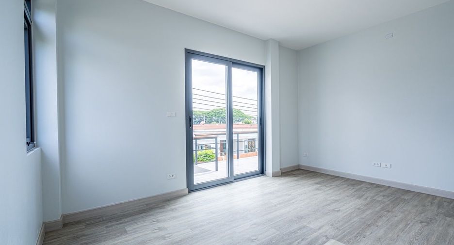 For rent 6 bedrooms house in Mueang Chiang Mai, Chiang Mai