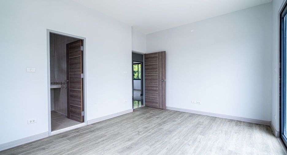 For rent 6 bedrooms house in Mueang Chiang Mai, Chiang Mai