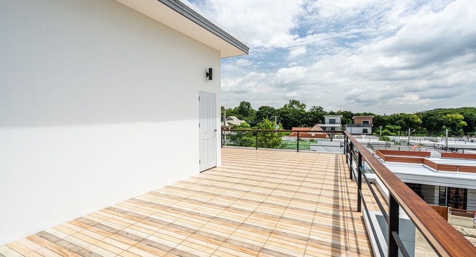 For rent 6 bedrooms house in Mueang Chiang Mai, Chiang Mai