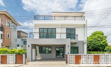 For rent 6 bedrooms house in Mueang Chiang Mai, Chiang Mai
