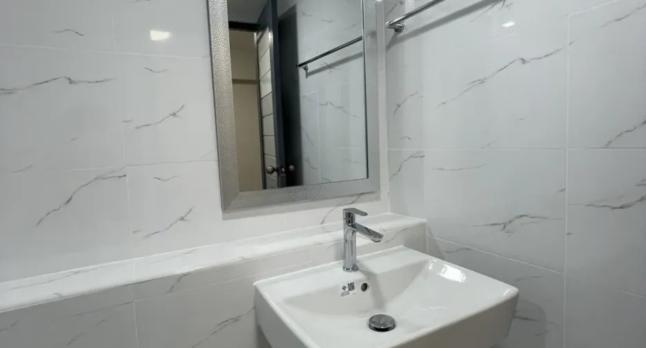 For sale 3 bedrooms condo in Watthana, Bangkok