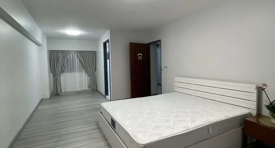 For sale 3 bedrooms condo in Watthana, Bangkok