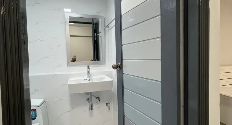 For sale 3 bedrooms condo in Watthana, Bangkok