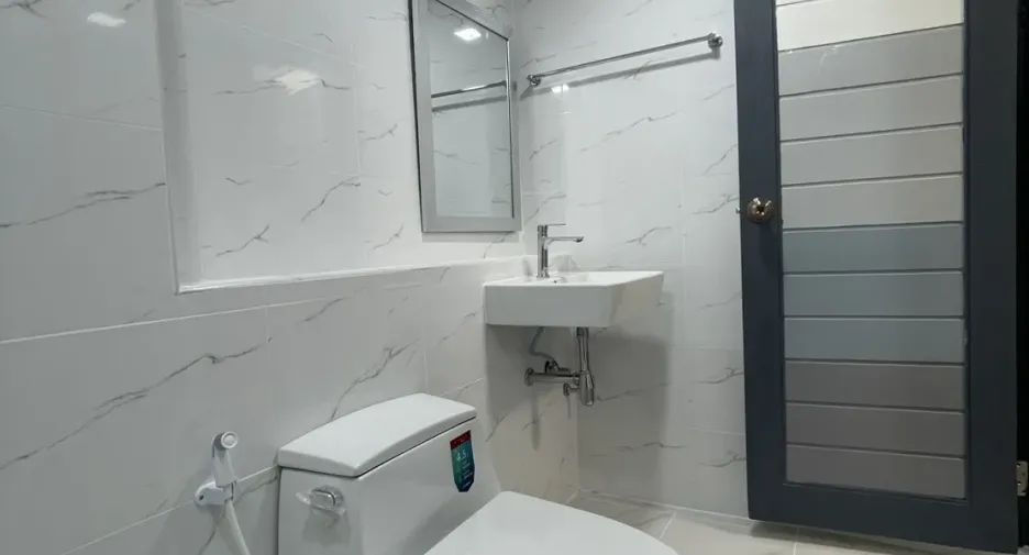 For sale 3 bedrooms condo in Watthana, Bangkok