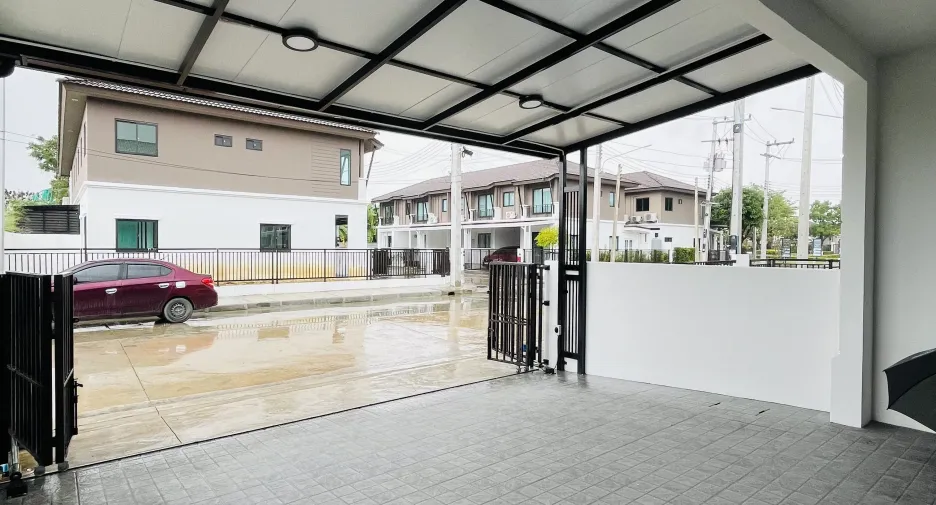 For rent 3 bedrooms townhouse in Mueang Chiang Mai, Chiang Mai