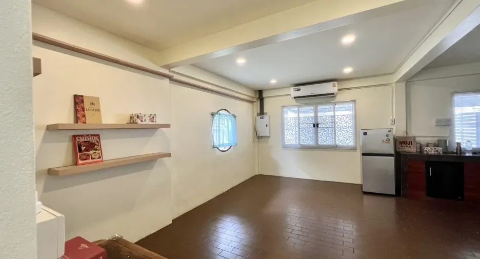 For sale and for rent 5 bedrooms house in Mueang Chiang Mai, Chiang Mai