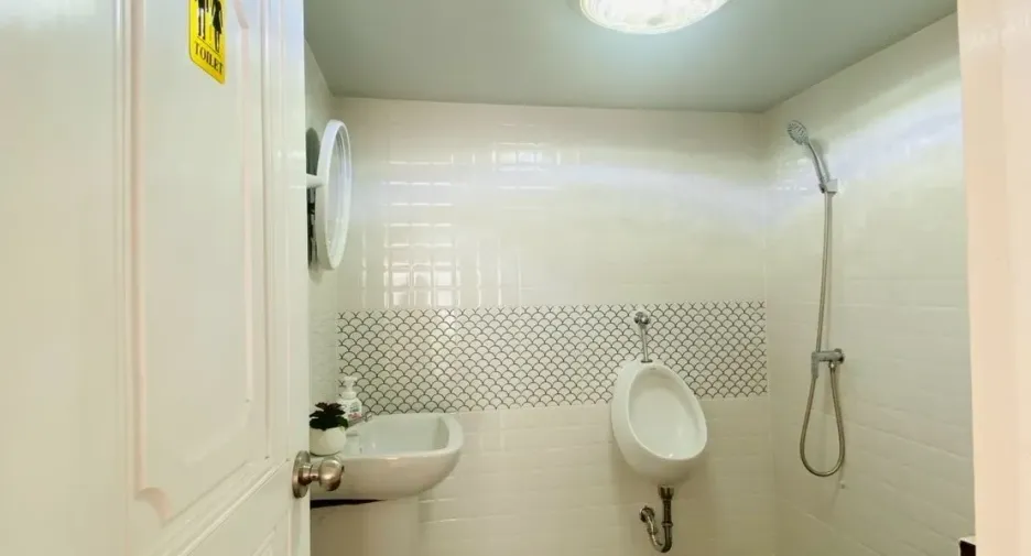 For sale and for rent 5 bedrooms house in Mueang Chiang Mai, Chiang Mai
