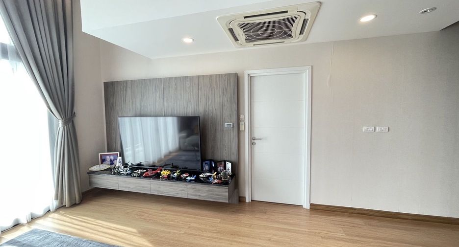 For sale 4 bedrooms house in Suan Luang, Bangkok