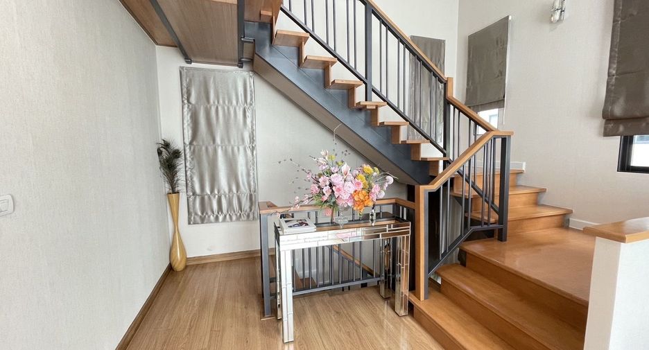 For sale 4 bedrooms house in Suan Luang, Bangkok