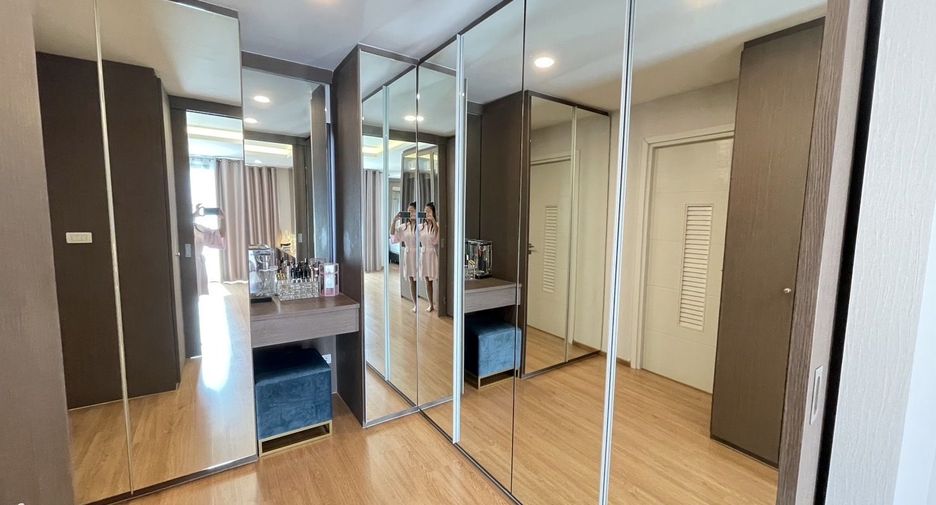 For sale 4 bedrooms house in Suan Luang, Bangkok