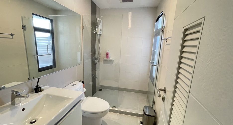 For sale 4 bedrooms house in Suan Luang, Bangkok