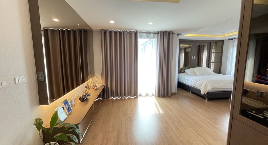 For sale 4 bedrooms house in Suan Luang, Bangkok