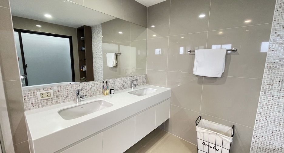 For sale 4 bedrooms house in Suan Luang, Bangkok