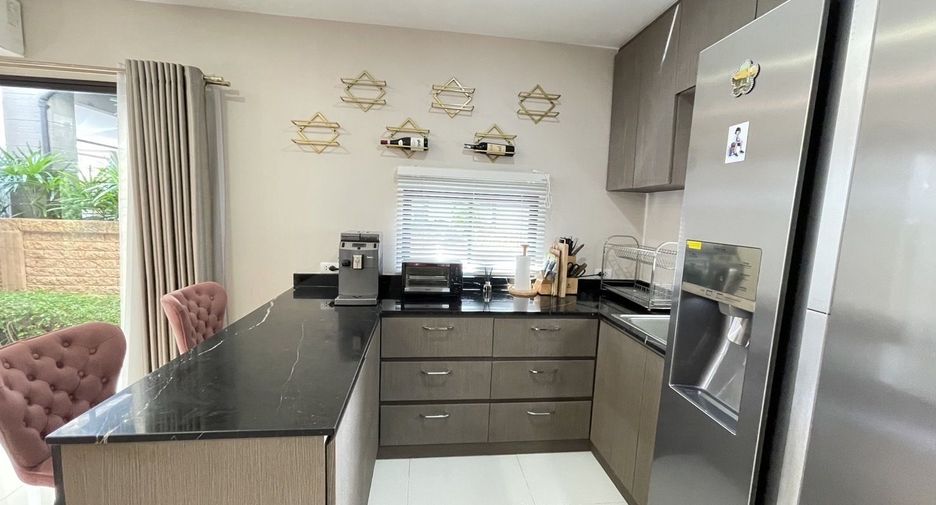For sale 4 bedrooms house in Suan Luang, Bangkok