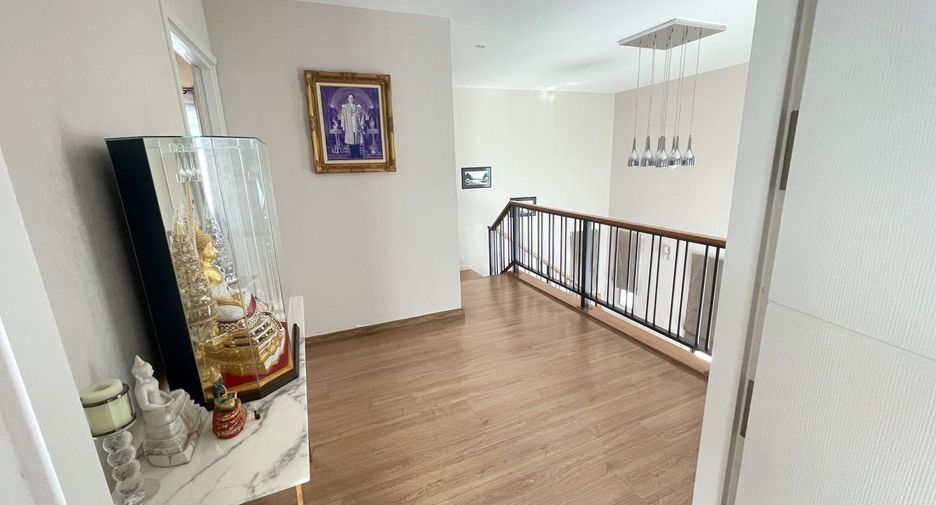 For sale 4 bedrooms house in Suan Luang, Bangkok