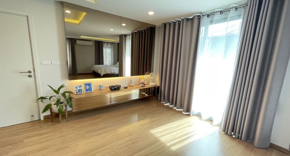 For sale 4 bedrooms house in Suan Luang, Bangkok