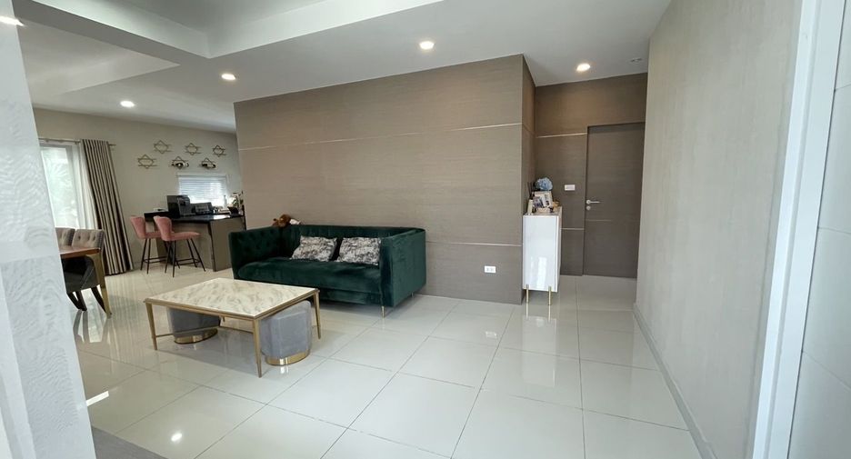 For sale 4 bedrooms house in Suan Luang, Bangkok