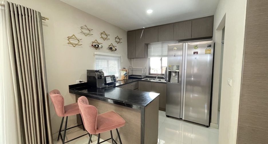 For sale 4 bedrooms house in Suan Luang, Bangkok