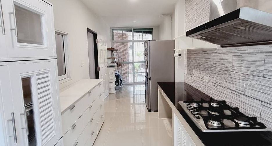 For rent 5 bedrooms house in San Kamphaeng, Chiang Mai