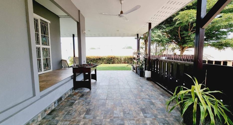 For rent 5 bedrooms house in San Kamphaeng, Chiang Mai
