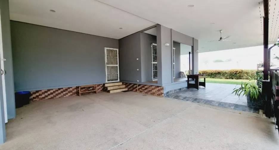For rent 5 bedrooms house in San Kamphaeng, Chiang Mai