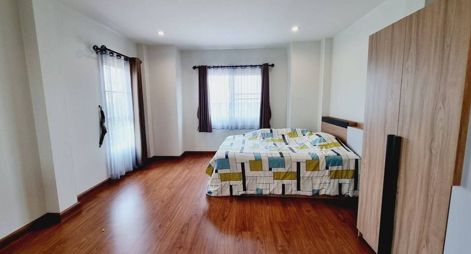 For rent 5 bedrooms house in San Kamphaeng, Chiang Mai