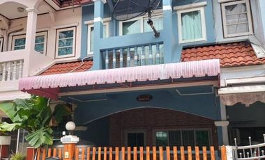 For rent 3 bedrooms townhouse in Khlong Sam Wa, Bangkok