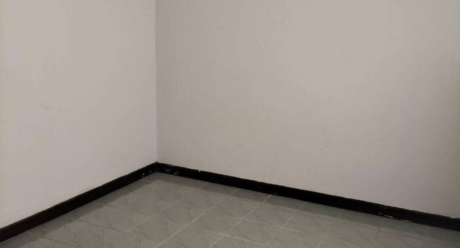 For rent 3 bedrooms townhouse in Khlong Sam Wa, Bangkok