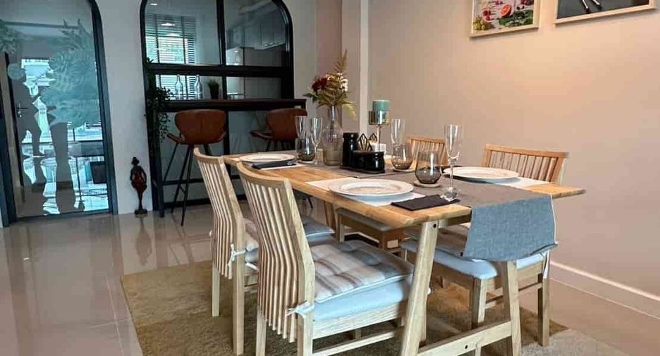 For sale 3 bedrooms townhouse in Wang Thonglang, Bangkok