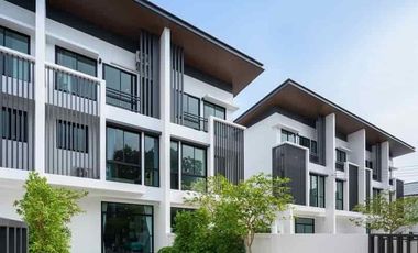 For sale 3 bedrooms townhouse in Wang Thonglang, Bangkok