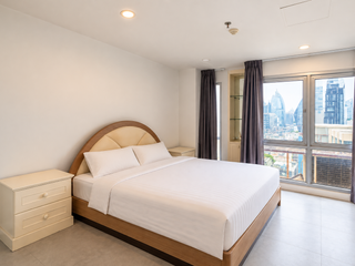For sale 1 bed condo in Watthana, Bangkok
