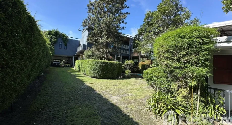 For sale 7 bedrooms villa in Mueang Chiang Mai, Chiang Mai