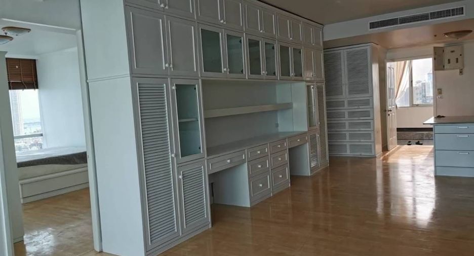 For sale 2 bedrooms condo in Sathon, Bangkok