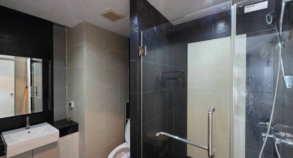 Аренда 2 спальни кондо в Банг Ламунг, Чонбури