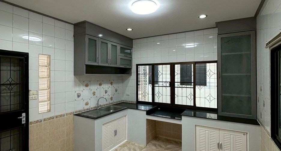 For rent 3 bedrooms house in Mueang Chiang Mai, Chiang Mai
