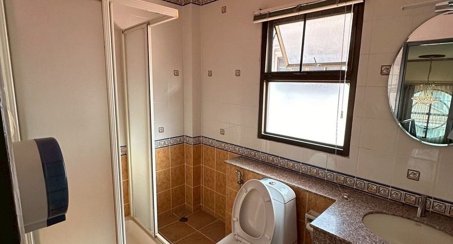For rent 3 bedrooms house in Mueang Chiang Mai, Chiang Mai