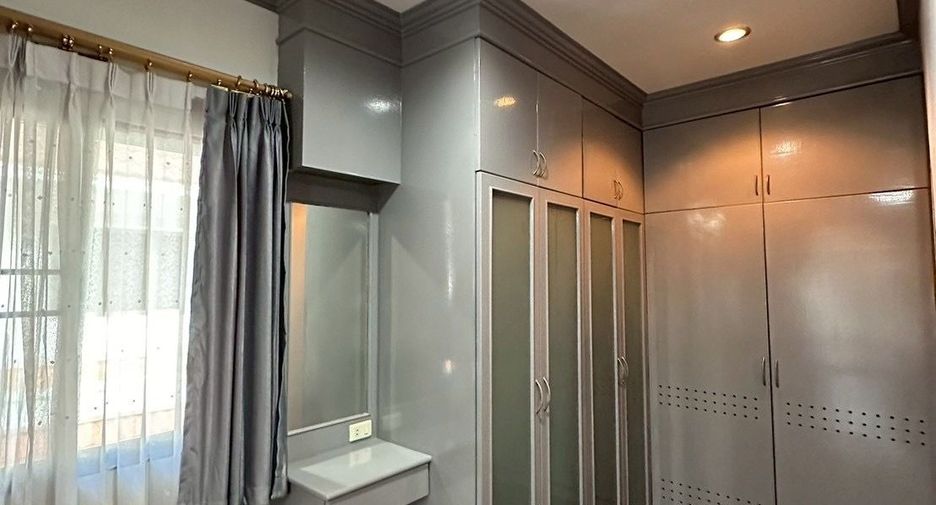 For rent 3 bedrooms house in Mueang Chiang Mai, Chiang Mai