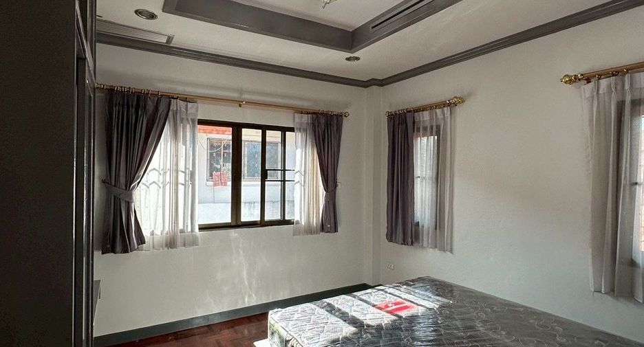 For rent 3 bedrooms house in Mueang Chiang Mai, Chiang Mai