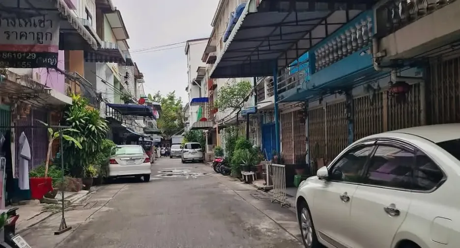 Reihenhaus zum Kauf mit 2 Zimmer in Khlong San, Bangkok