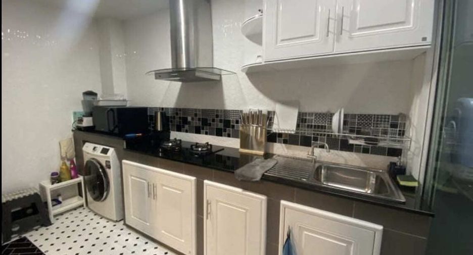 For sale 4 bedrooms townhouse in Phra Pradaeng, Samut Prakan