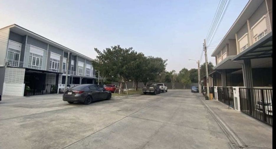 For sale 4 bedrooms townhouse in Phra Pradaeng, Samut Prakan