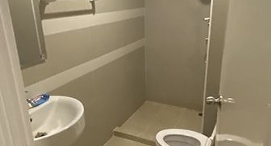 For sale 4 bedrooms townhouse in Phra Pradaeng, Samut Prakan