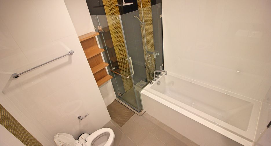 For sale 1 bed condo in Si Racha, Chonburi