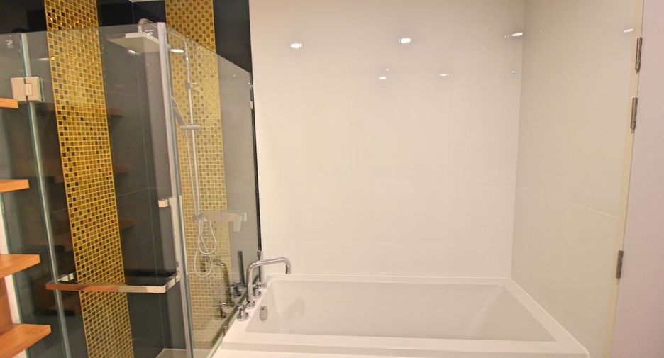 For sale 1 bed condo in Si Racha, Chonburi