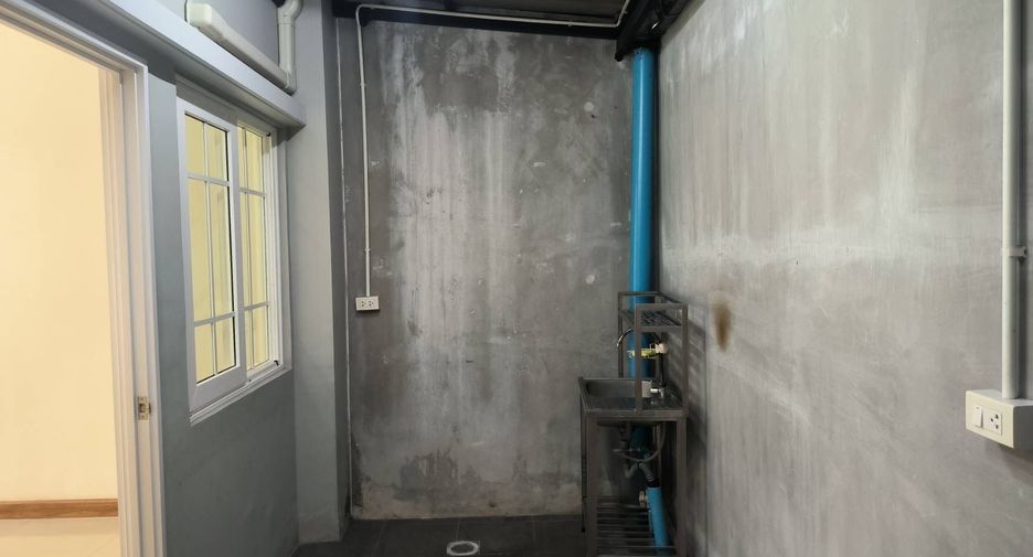 For sale 4 bedrooms townhouse in Mueang Chiang Mai, Chiang Mai