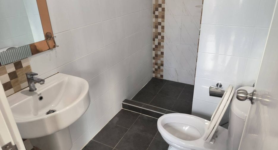 For sale 4 bedrooms townhouse in Mueang Chiang Mai, Chiang Mai