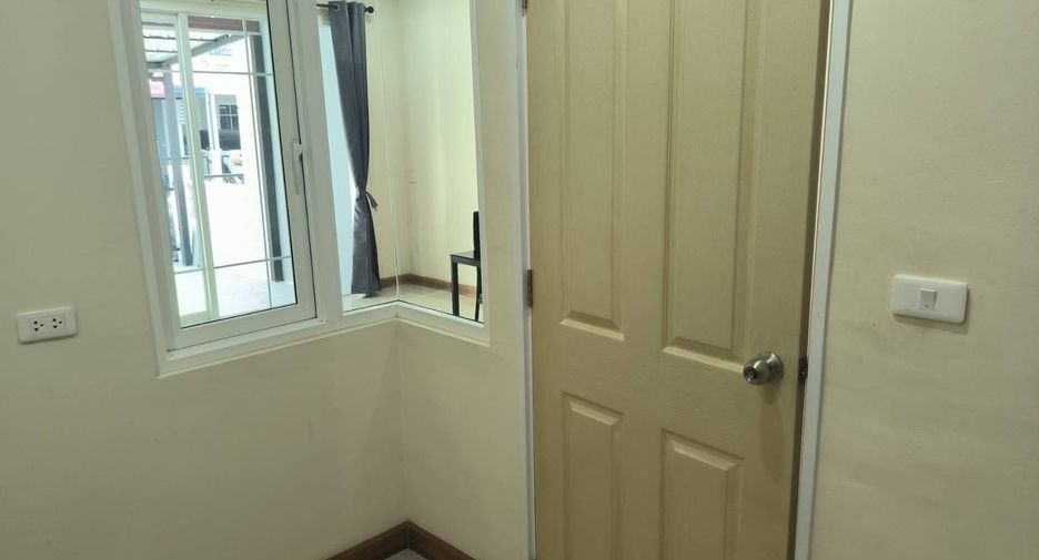 For sale 4 bedrooms townhouse in Mueang Chiang Mai, Chiang Mai
