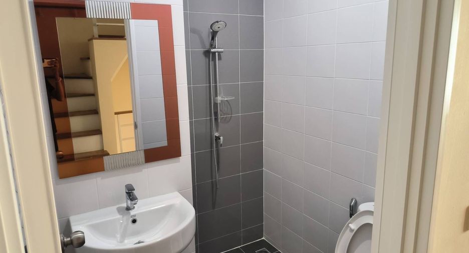 For sale 4 bedrooms townhouse in Mueang Chiang Mai, Chiang Mai