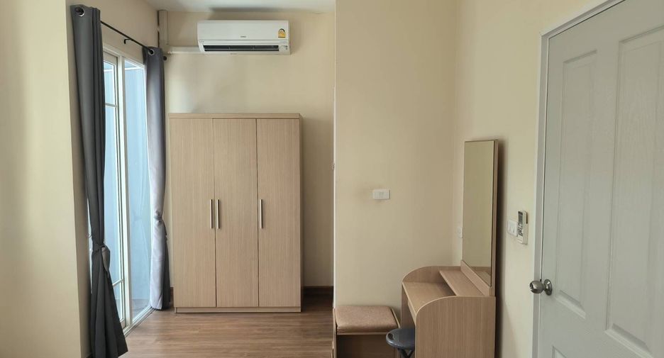 For sale 4 bedrooms townhouse in Mueang Chiang Mai, Chiang Mai