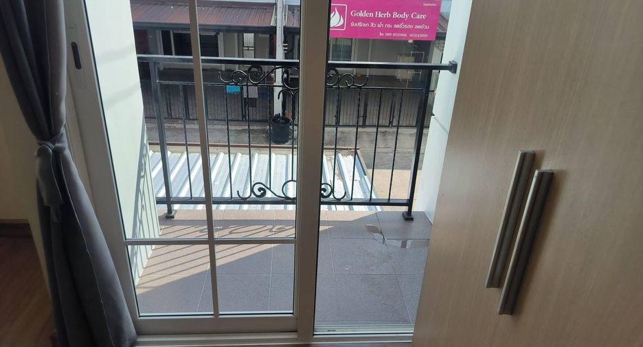 For sale 4 bedrooms townhouse in Mueang Chiang Mai, Chiang Mai